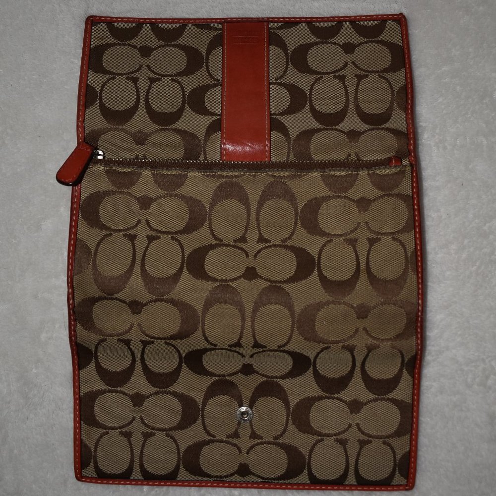 Coach Signature Wallet - Picture 2 of 5